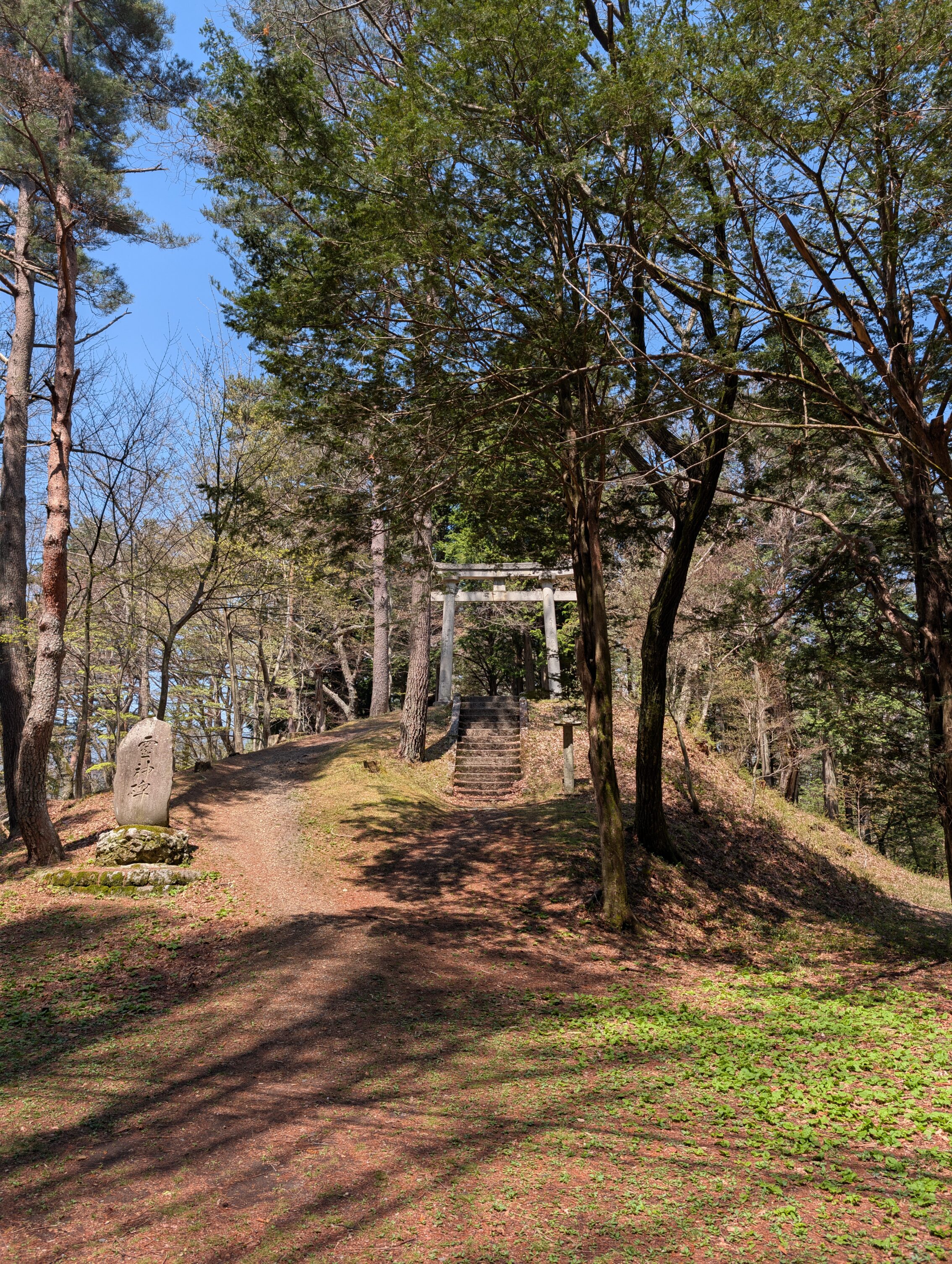 The torii at the top of the Torii pass.