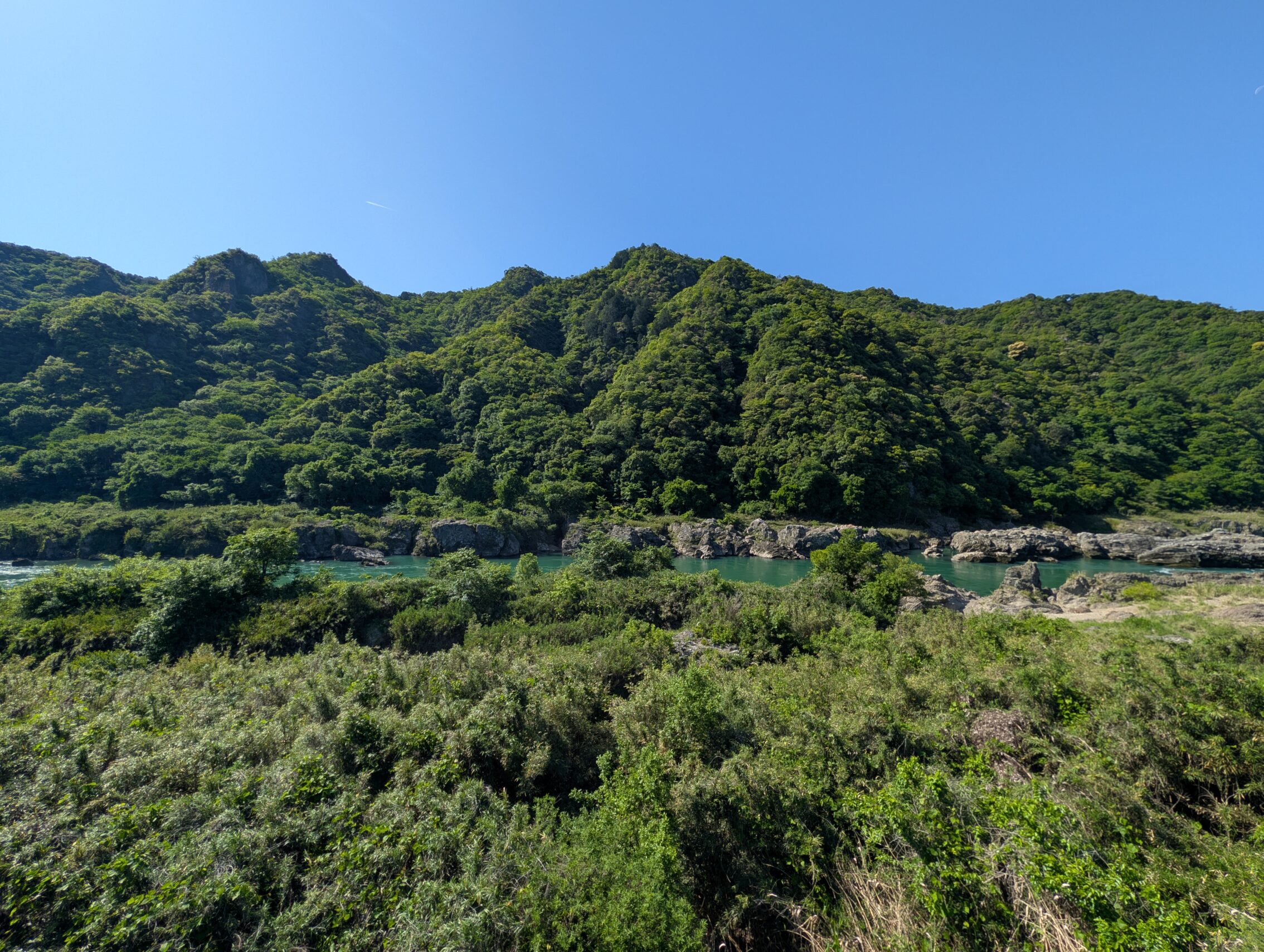 The Kiso river, with parts of the Japan Rhine cliffs in the background.