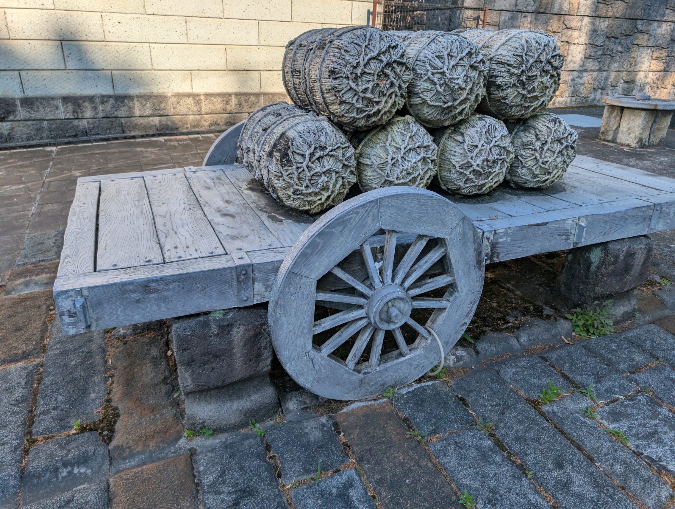 A full-size model of a cart loaded with goods. Its wheels are using the kuruma-ishi tracks on the ground.